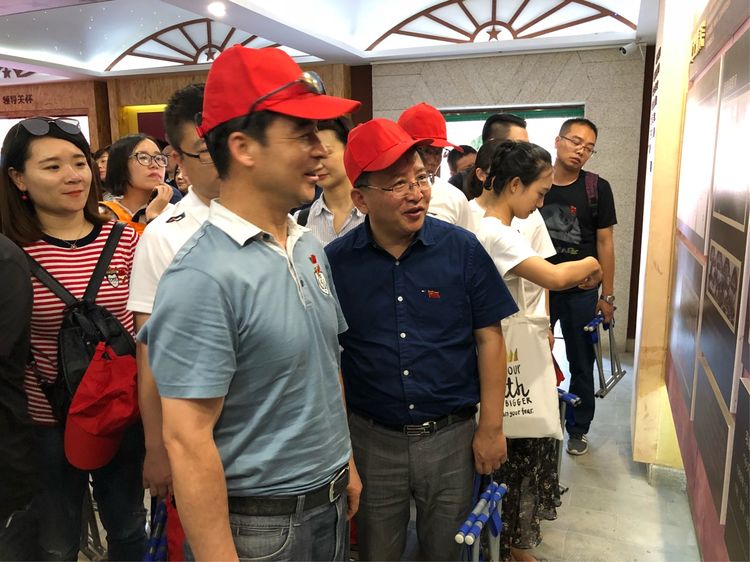 知青歲月葆初心，重溫歷史強信念—經(jīng)發(fā)物業(yè)開展建黨97周年主題實踐活動