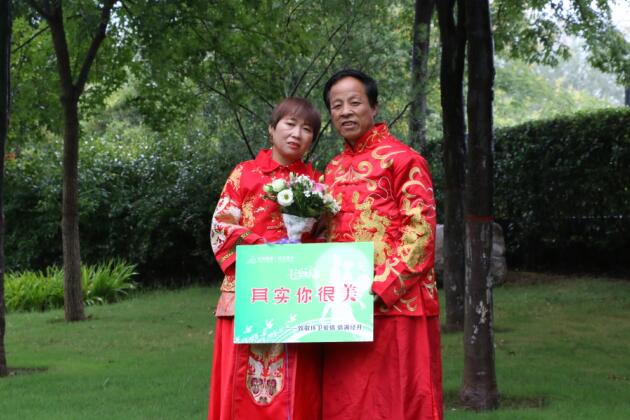 致敬環(huán)衛(wèi)愛情—經(jīng)發(fā)保潔為保潔員夫妻補拍婚紗照